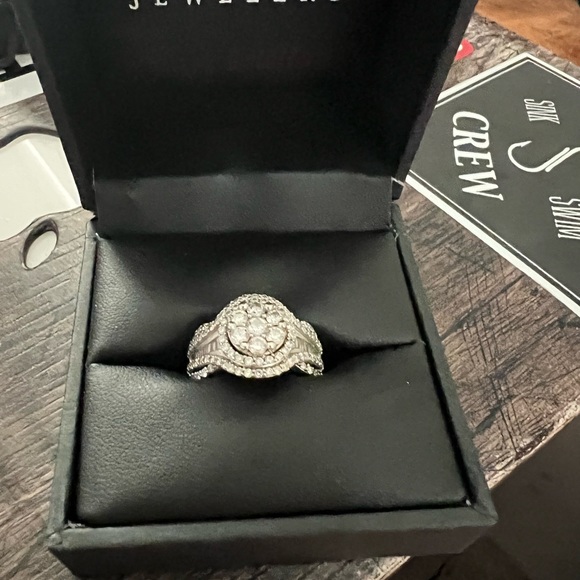 Jewelry - Beautiful Wedding Ring.